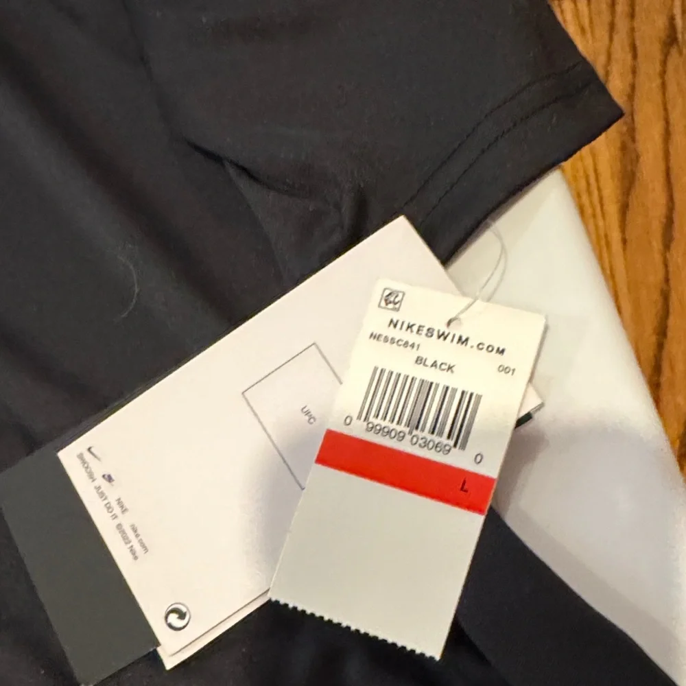 NWT Nike Swim Hyroguard Essential Short Sleeve UVSwim‎ Rashguard Summer